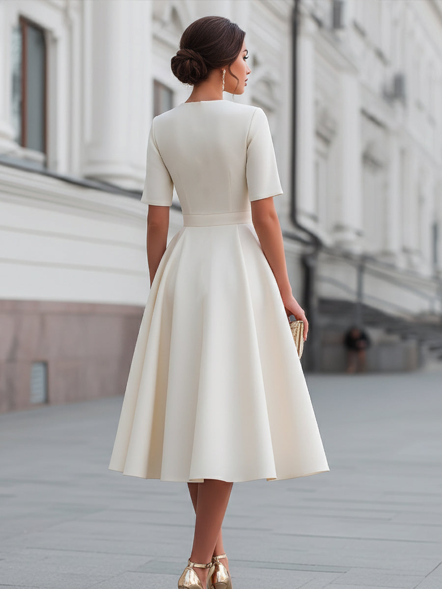 Sukienka midi z krótkim rękawem i zamkiem z przodu w fasonie fit and flare