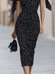 Sukienka Midi Bodycon Off-Shoulder z Akcentami Wstążek w Groszki