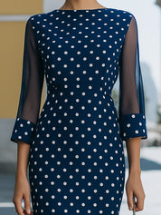Elegancka granatowa sukienka midi w białe kropki z siateczkowymi rękawami