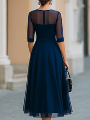 Granatowa, przejrzysta sukienka midi w fasonie fit-and-flare