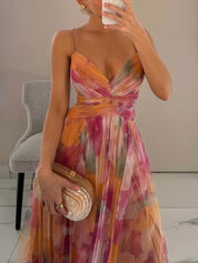 Elegancka Sukienka Maxi w Kwiatowy Wzór z Dekoltem w Serek