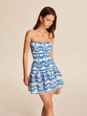Sukienka bez ramiączek z falbaniastym dołem i falistymi detalami