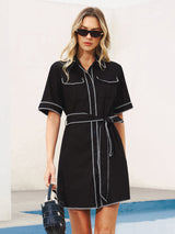 Sukienka koszulowa z kontrastowymi szwami i paskiem