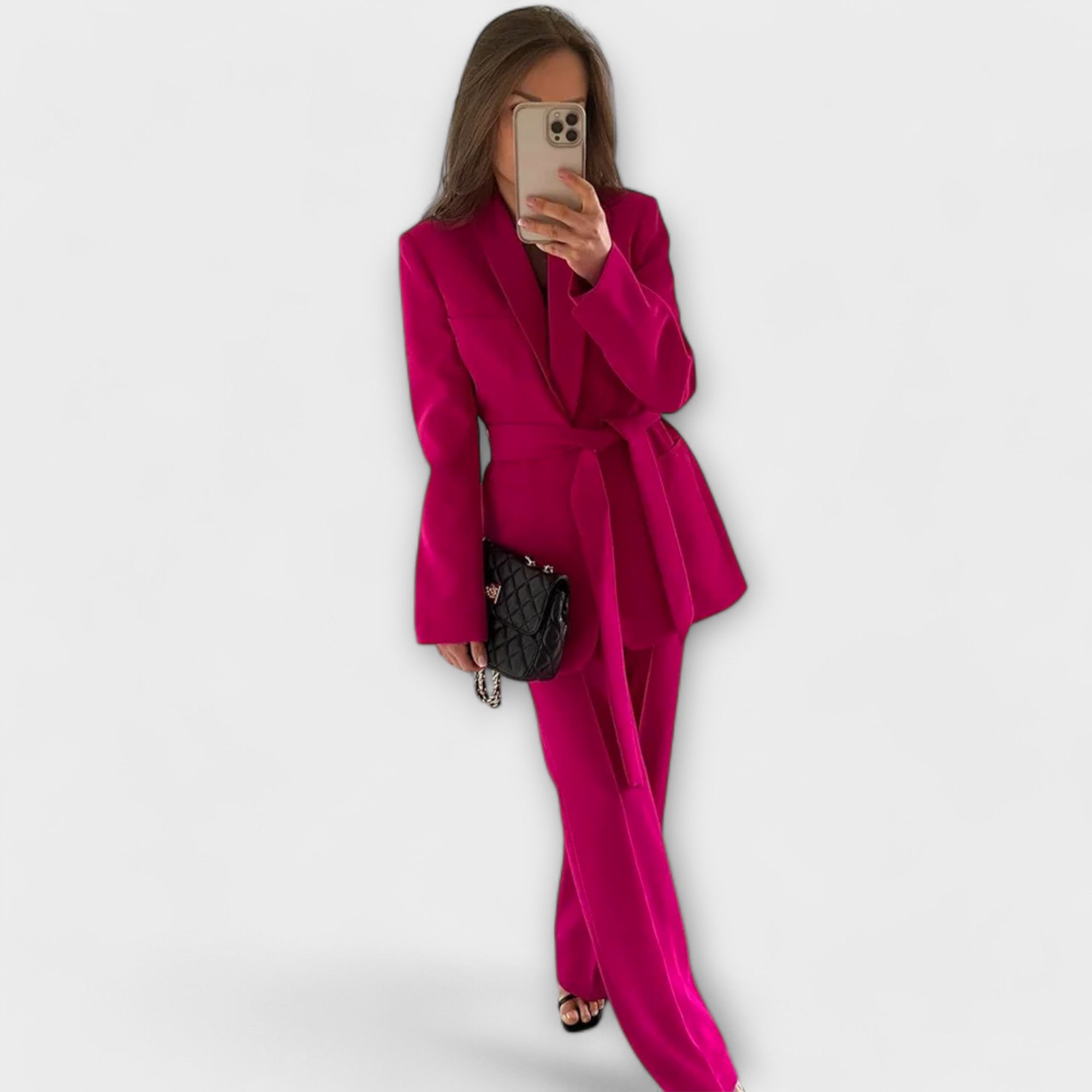 Roze_2-delige_damespak_met_blazer_en_pantalon-Photoroom_15519937-d5e7-4848-aed4-c0052803d298.jpg