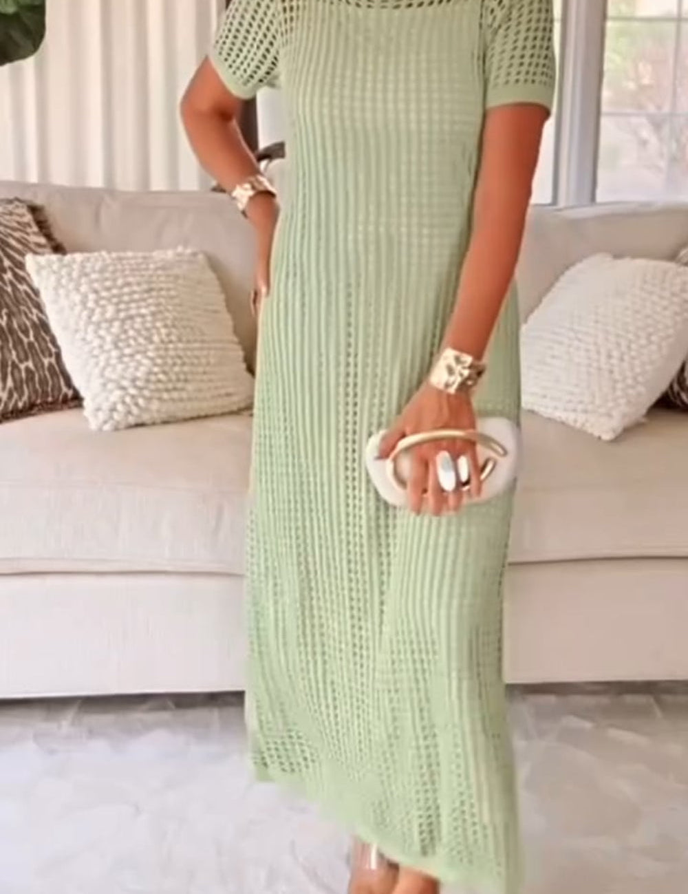 Elegancka Sukienka z Dekoltem Łodzią i Ażurowymi Detalami w Dwu Częściach