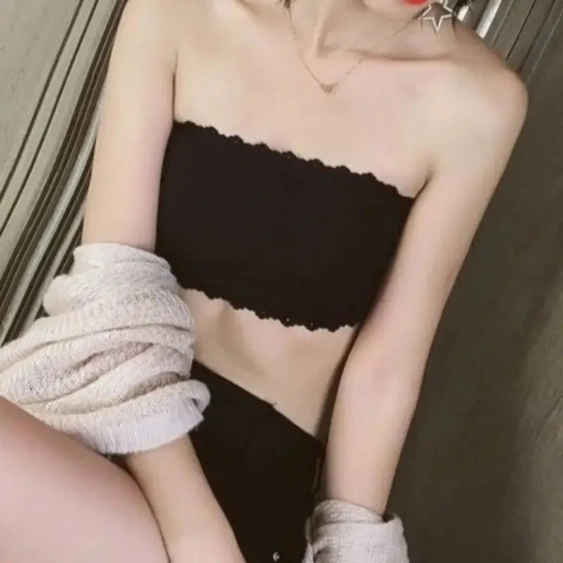 biustonosz-bandeau-wykonczony-falbanka.webp