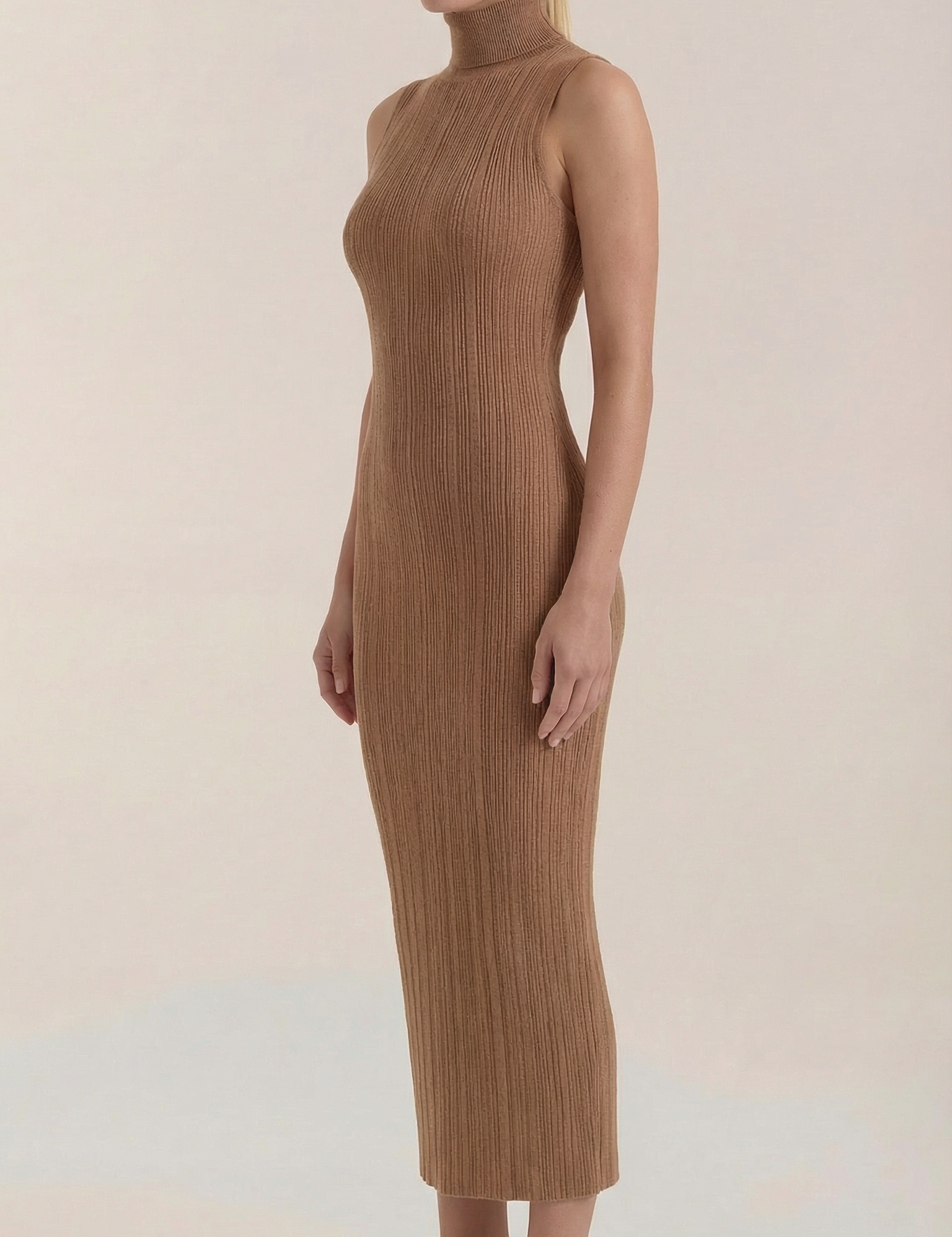 rosa-mae-de-sonia-bodycon-midikleid-mit-mock-neck-midi-dresses-kamel-5301214.png