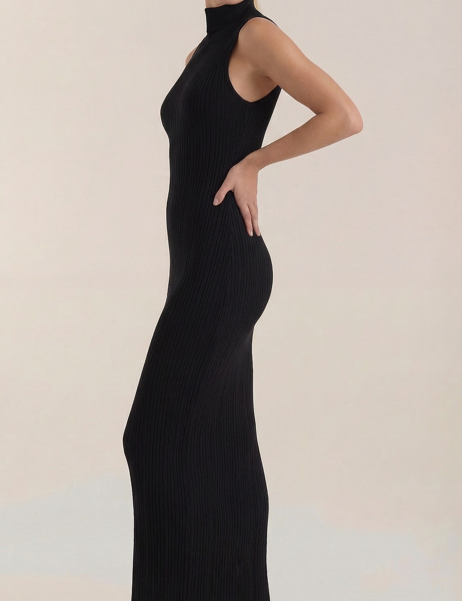 rosa-mae-de-sonia-bodycon-midikleid-mit-mock-neck-midi-dresses-schwarz-8064029.png