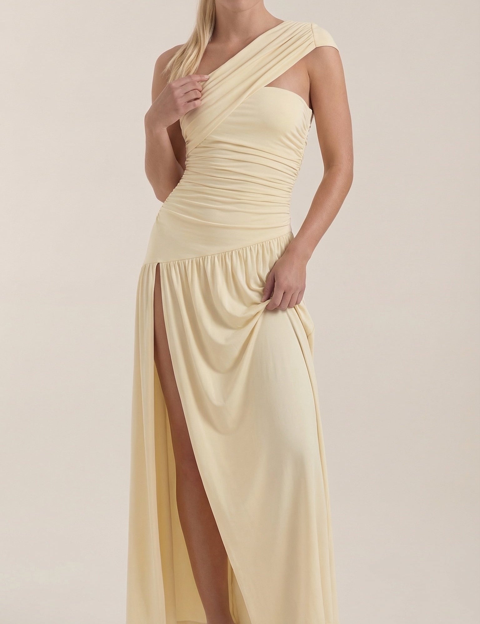 rosa-mae-deutschland-enid-einschulter-maxikleid-maxikleider-gelb-8113007.jpg