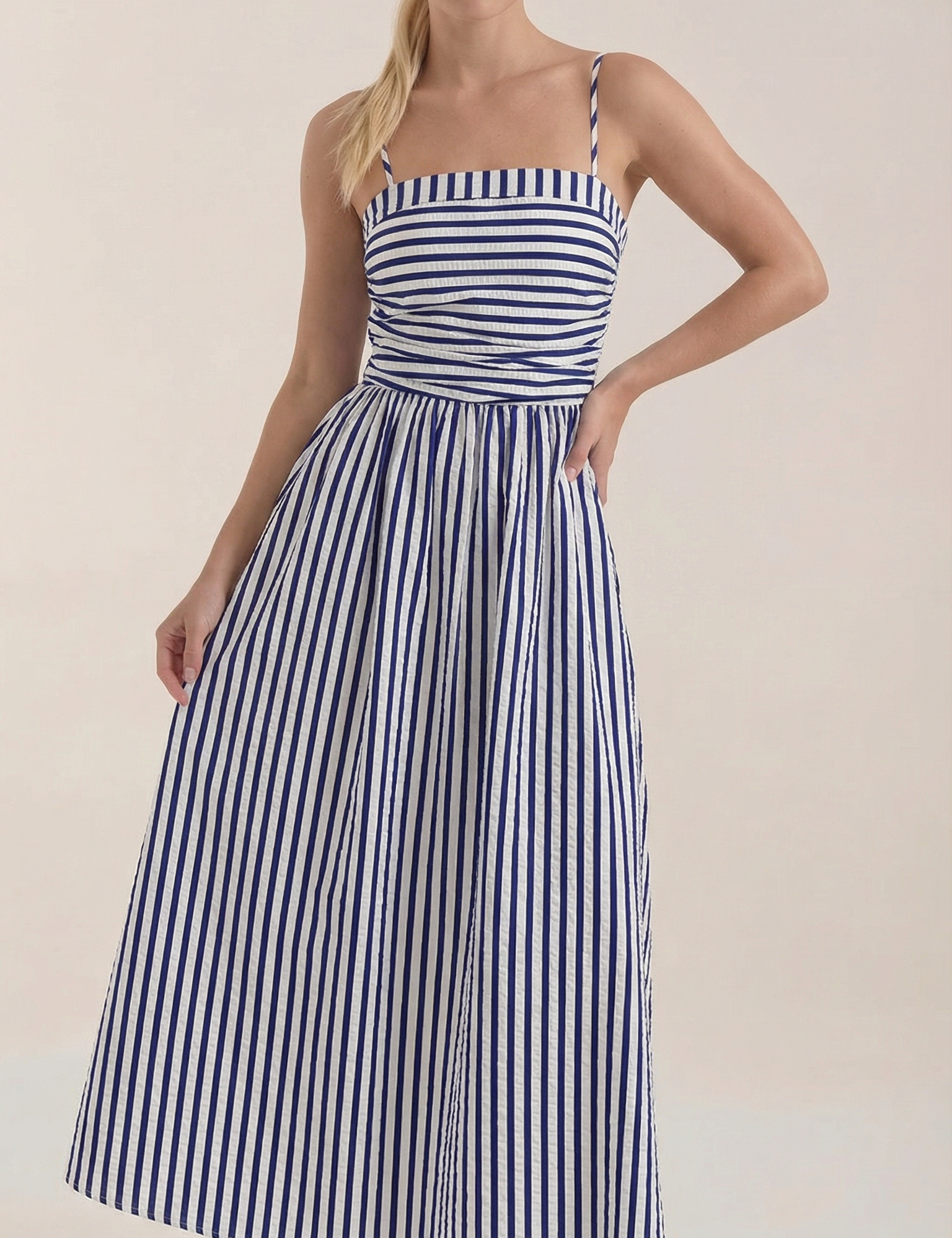 rosa-mae-deutschland-sandra-gestreiften-maxikleid-maxikleider-blau-2080360.png
